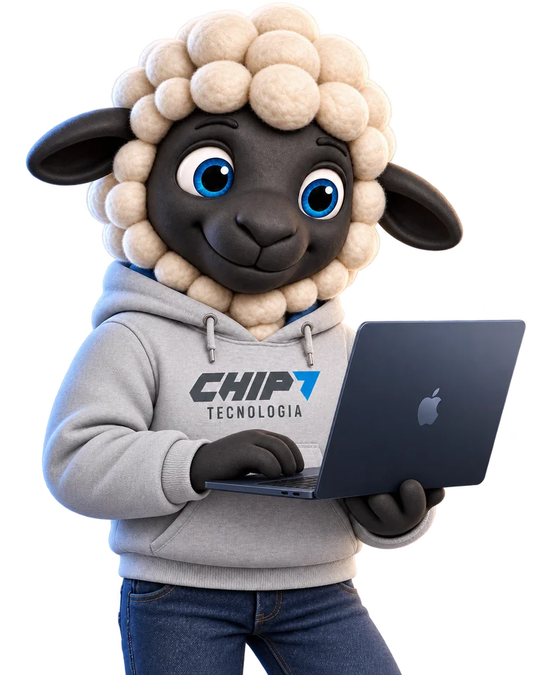 Sheep, mascote da Chip7 Tecnologia, trabalhando com um notebook.
